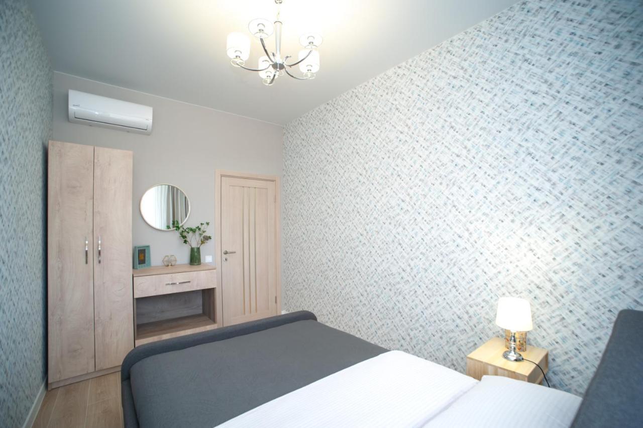 3 Bedroom, 2 Bathroom Apartment Near Forum Lviv Extérieur photo