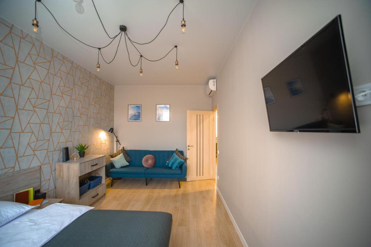 3 Bedroom, 2 Bathroom Apartment Near Forum Lviv Extérieur photo
