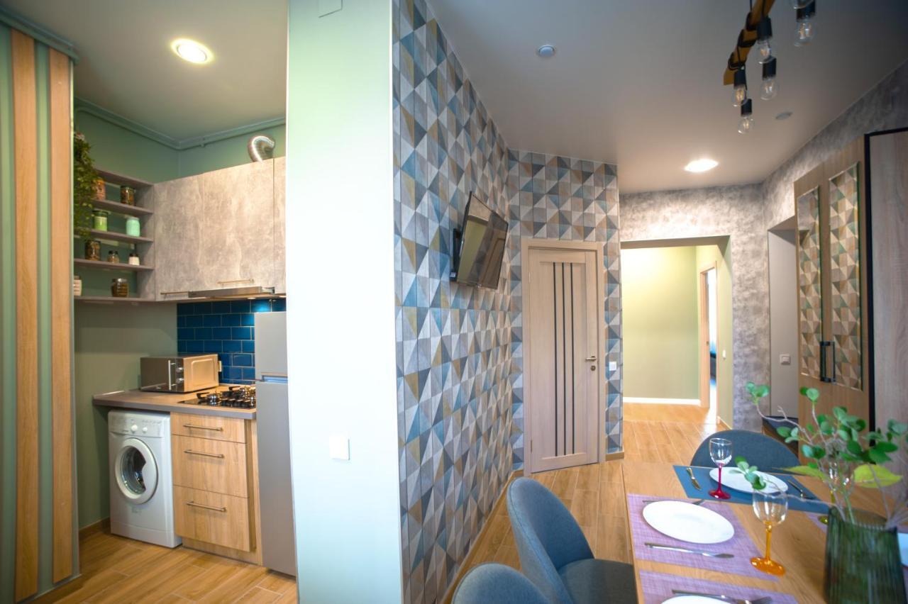 3 Bedroom, 2 Bathroom Apartment Near Forum Lviv Extérieur photo