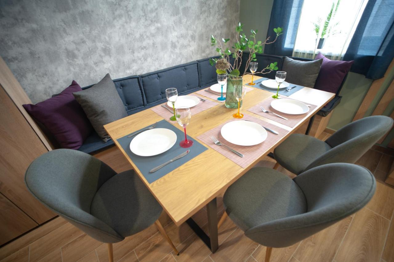 3 Bedroom, 2 Bathroom Apartment Near Forum Lviv Extérieur photo
