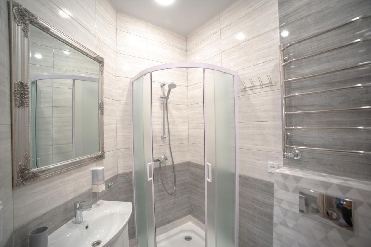 3 Bedroom, 2 Bathroom Apartment Near Forum Lviv Extérieur photo